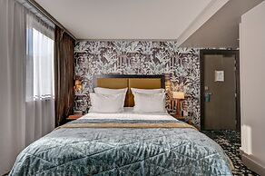 The One Alma Paris