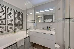 The One Alma Paris