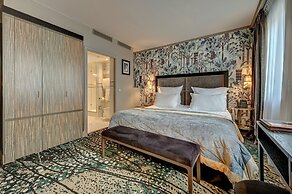The One Alma Paris