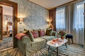 The One Alma Paris
