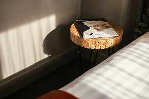 The One Alma Paris