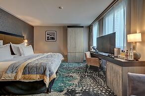 The One Alma Paris