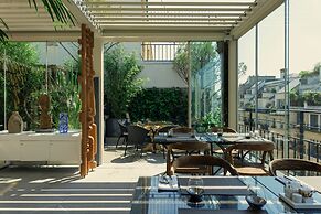 The One Alma Paris