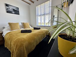 Breakers Guest House