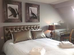 The Old Red Lion Inn