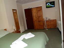 Carlton Lodge
