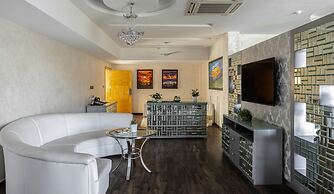 The Panoramic Getaway