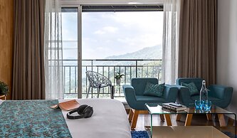The Panoramic Getaway