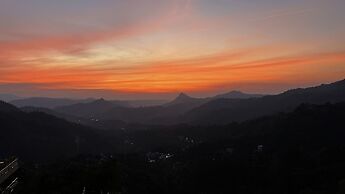 The Panoramic Getaway