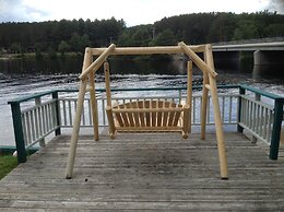 Algonquin Lakeside Inn