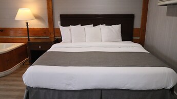 Algonquin Lakeside Inn