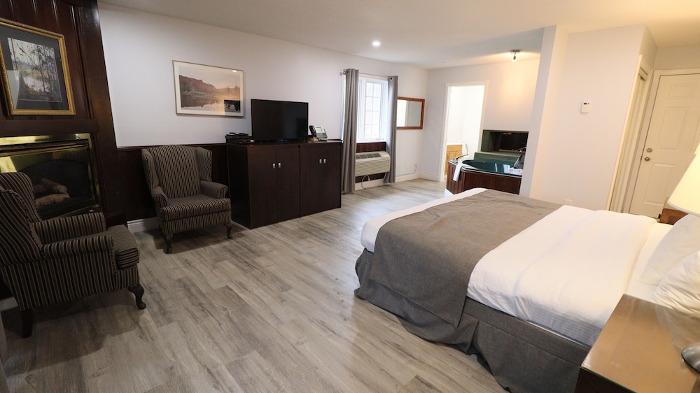 Algonquin Lakeside Inn