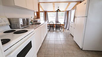 Algonquin Lakeside Inn