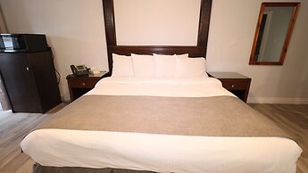 Algonquin Lakeside Inn