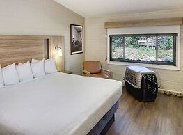 Yavapai Lodge