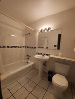 Red Roof Motor Inn