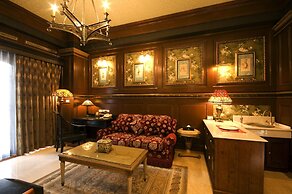 The Old England Manor