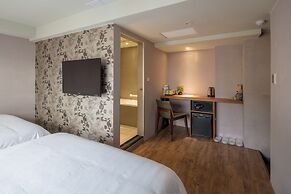 Urtrip Hotel