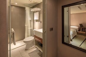 Urtrip Hotel