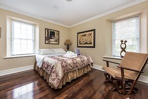 CastleView Inn by Elevate Rooms