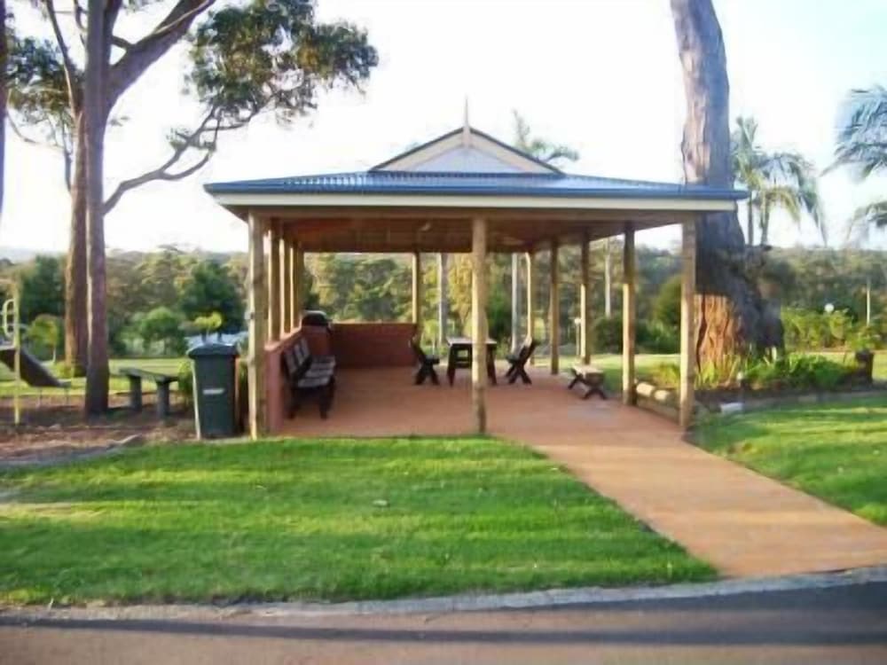 Tabourie Lake Motor Inn Resort