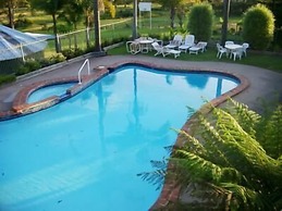 Tabourie Lake Motor Inn Resort