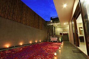Royal Nyanyi Villa