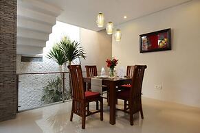 Royal Nyanyi Villa
