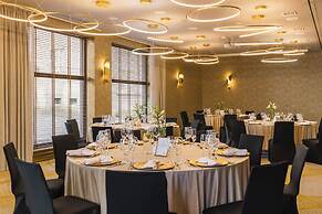 DeSilva Premium Opole