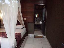 Suka Sari Cottages