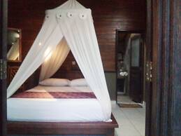 Suka Sari Cottages