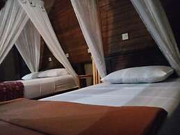 Suka Sari Cottages