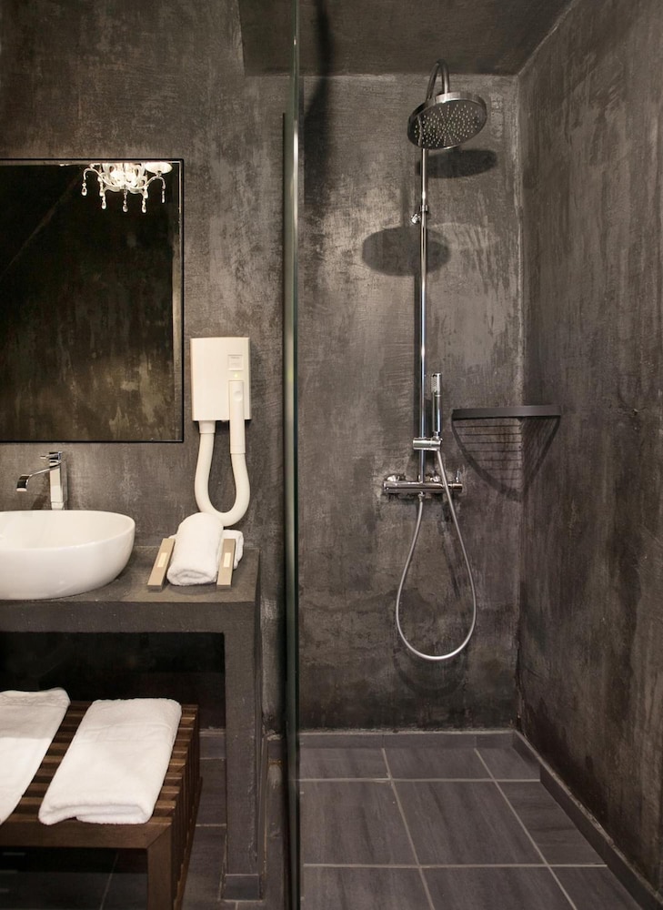 Diamond Suites