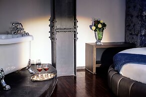 Diamond Suites