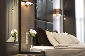 Diamond Suites