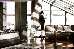 Diamond Suites
