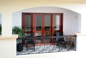 Mom's Guesthouse