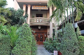 Mom's Guesthouse