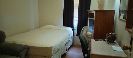 Kelowna Okanagan Lake Hostel
