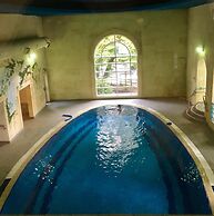 Twin Trees Hotel