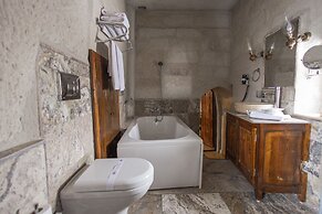 Maccan Cave Hotel