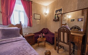 Maccan Cave Hotel