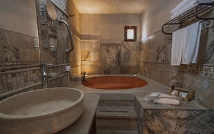 Maccan Cave Hotel