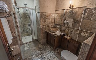 Maccan Cave Hotel