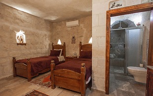 Maccan Cave Hotel