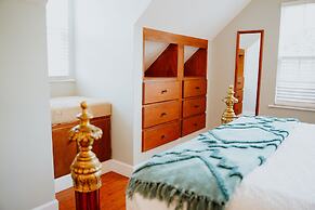 Shangri-La Boutique Bed & Breakfast