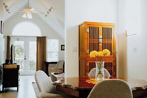 Shangri-La Boutique Bed & Breakfast