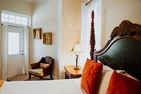 Shangri-La Boutique Bed & Breakfast