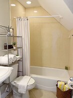 Shangri-La Boutique Bed & Breakfast