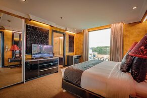 Fields Plaza Hotel
